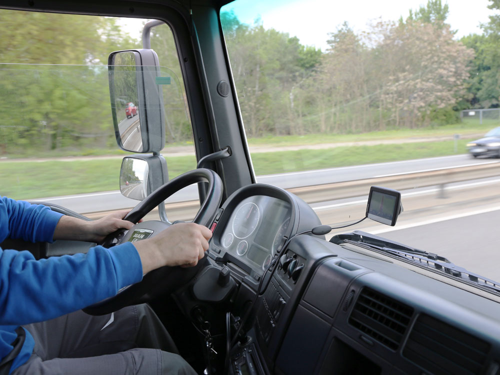 Es werden Berufskraftfahrer, LKW-Fahrer, Kraftfahrer mit CE-Führerschein gesucht